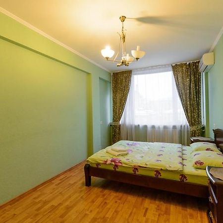 Апартаменти 3-Кімнатні М. Золоті Ворота Kyiv Exterior photo